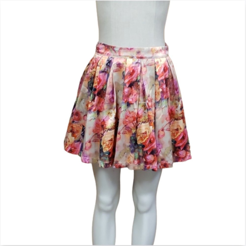 L’atiste Floral Pleated Mini Skirt NWT Size M Resort Vacation Boutique